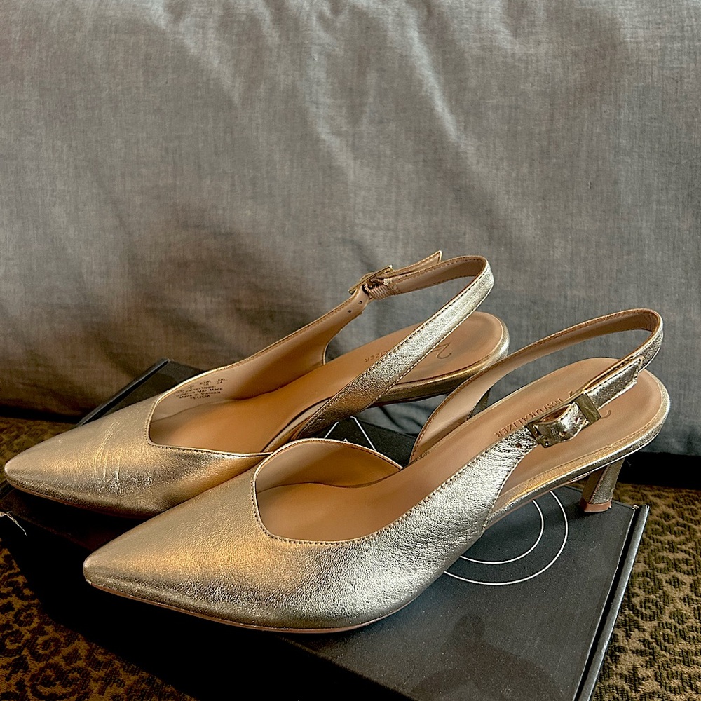 Like new! Felicia slingback kitten heels